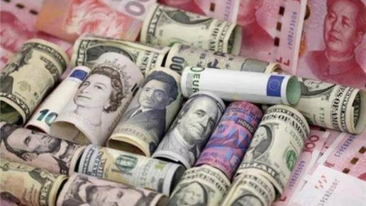 تحديثات المساء.. تذبذب أسعار العملات الأجنبية في البنوك المصرية بختام التعاملات الأسبوعية